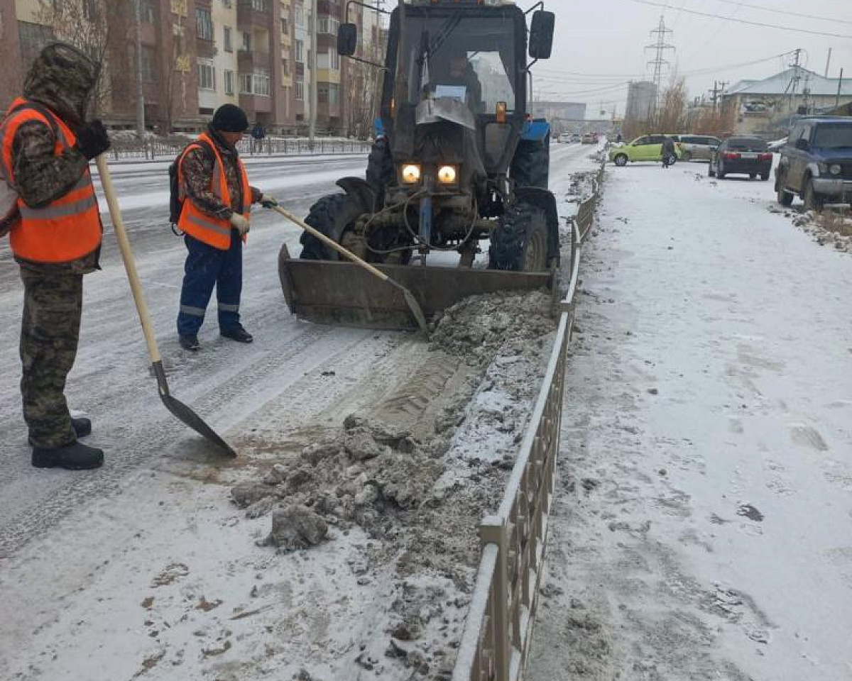 Более 900 кубометров снега убрали за неделю в Якутске