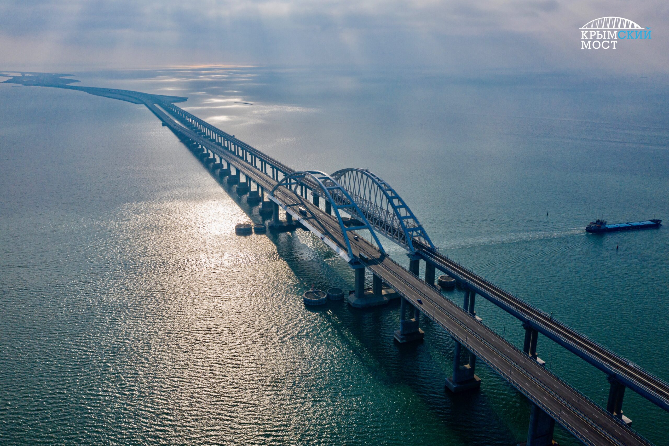 Крымский мост открыли для движения автобусов