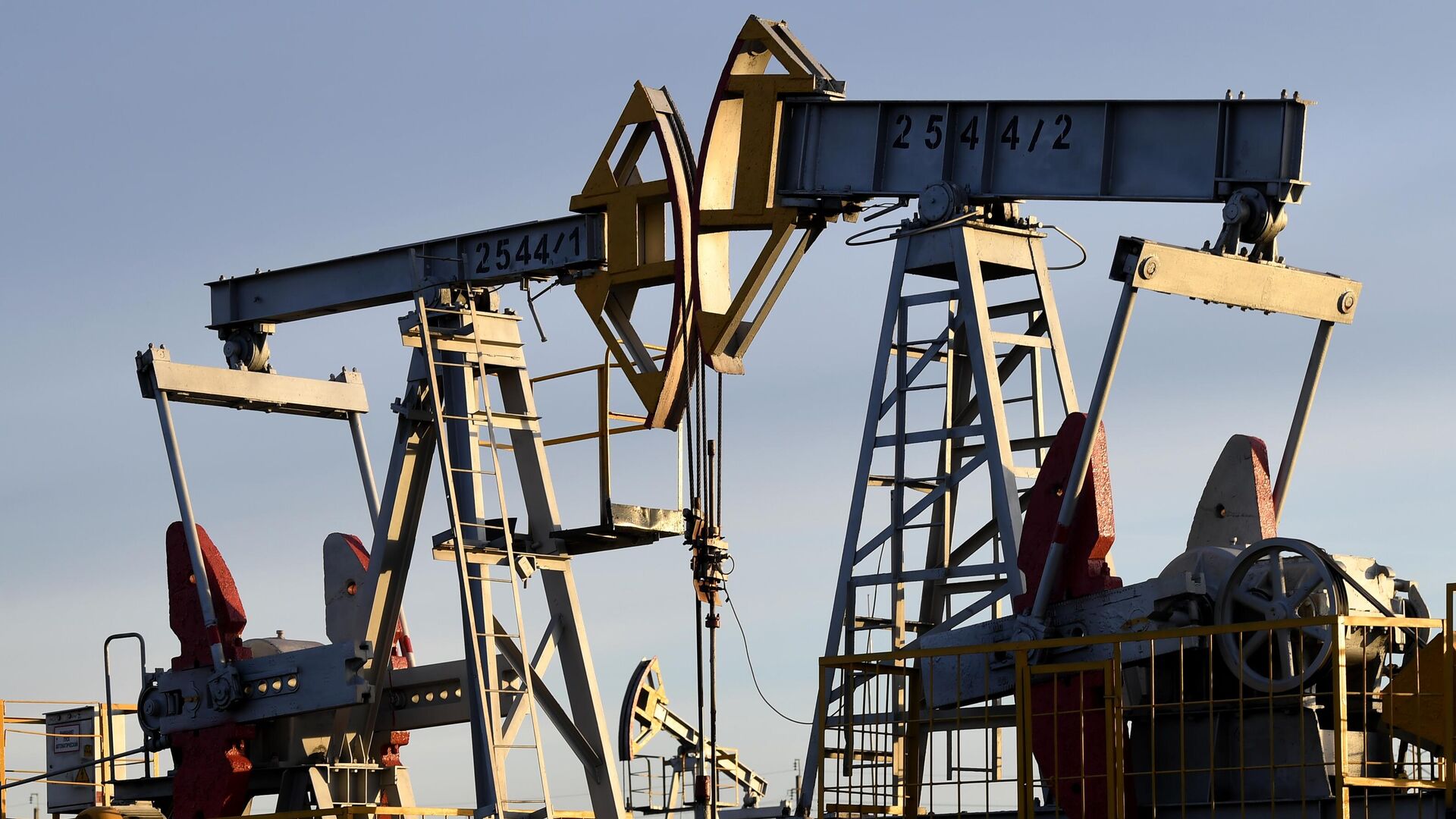 Владимир Путин: Россия сохранит нефтедобычу на текущем уровне до 2025 года