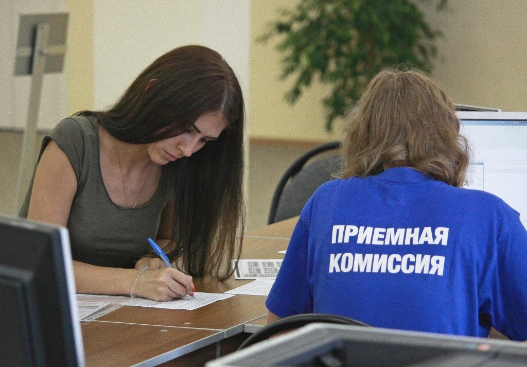 Более 43 тысяч мест в вузах РФ выделили по спецквоте детям участников спецоперации