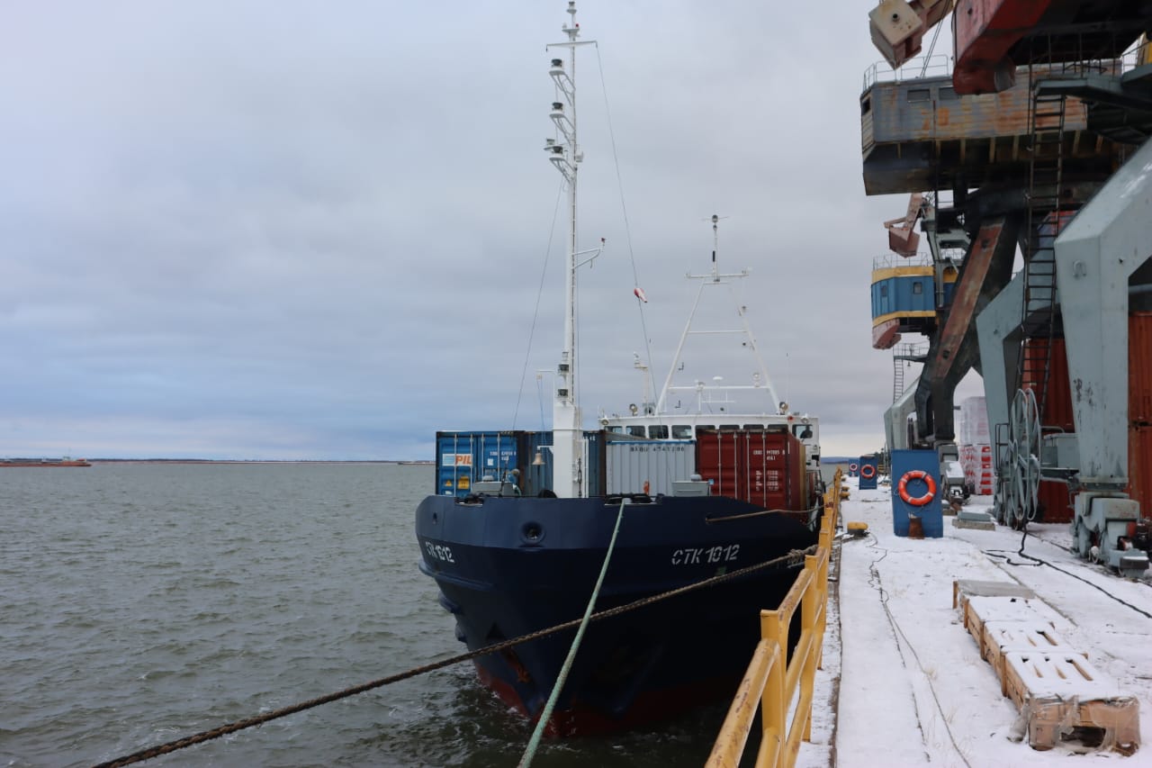 Продовольствие и стройматериалы завезли в арктические районы Якутии по Севморпути