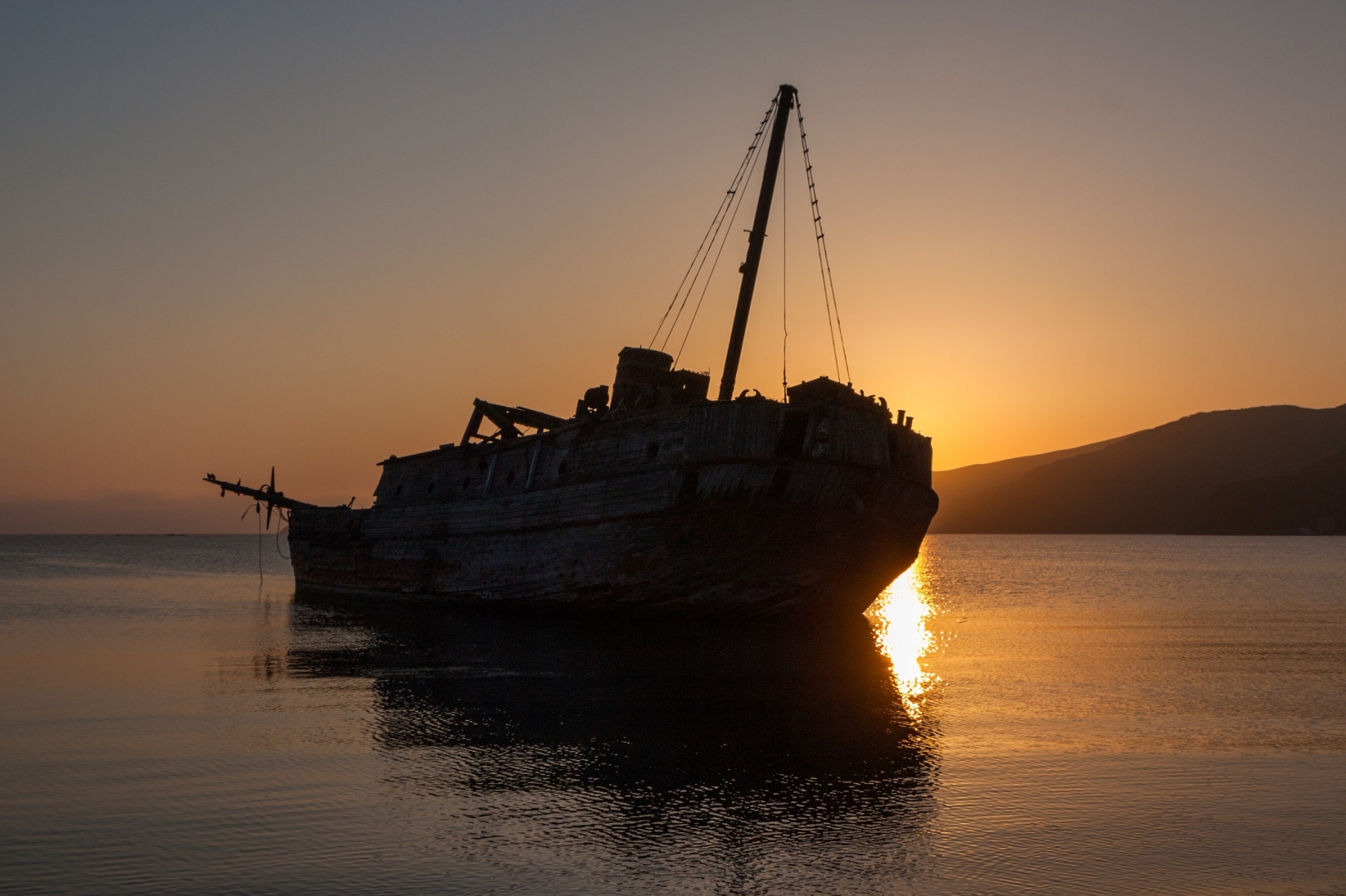 Заброшенное судно в море Лаптевых в Якутии очистят от нефтепродуктов