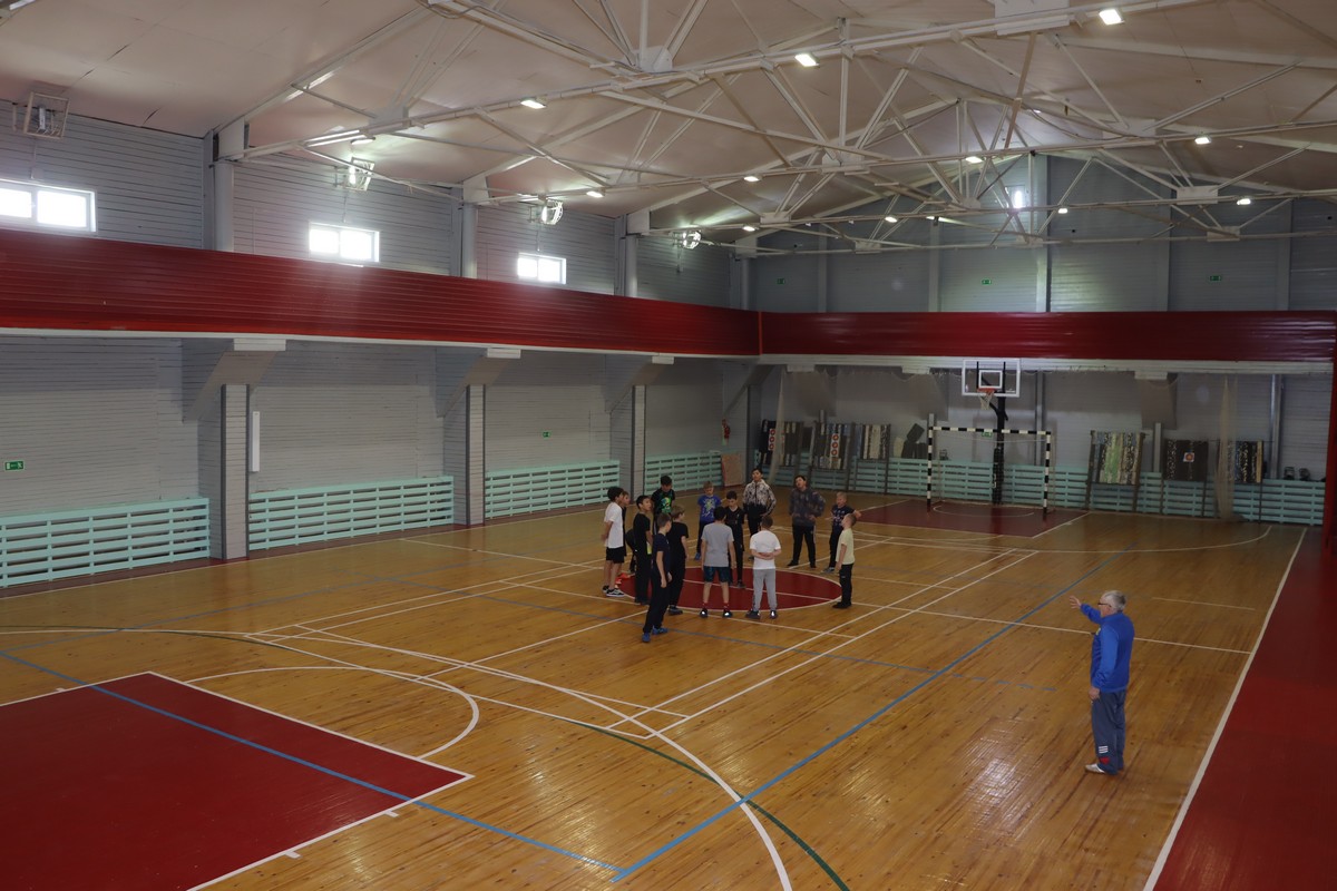 Зал игровых видов спорта возобновил работу секций в якутском Ленске после ремонта