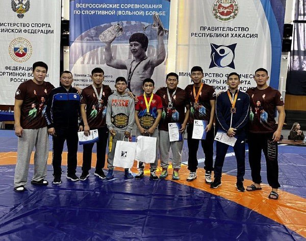Якутские борцы завоевали шесть медалей на всероссийском турнире в Абакане