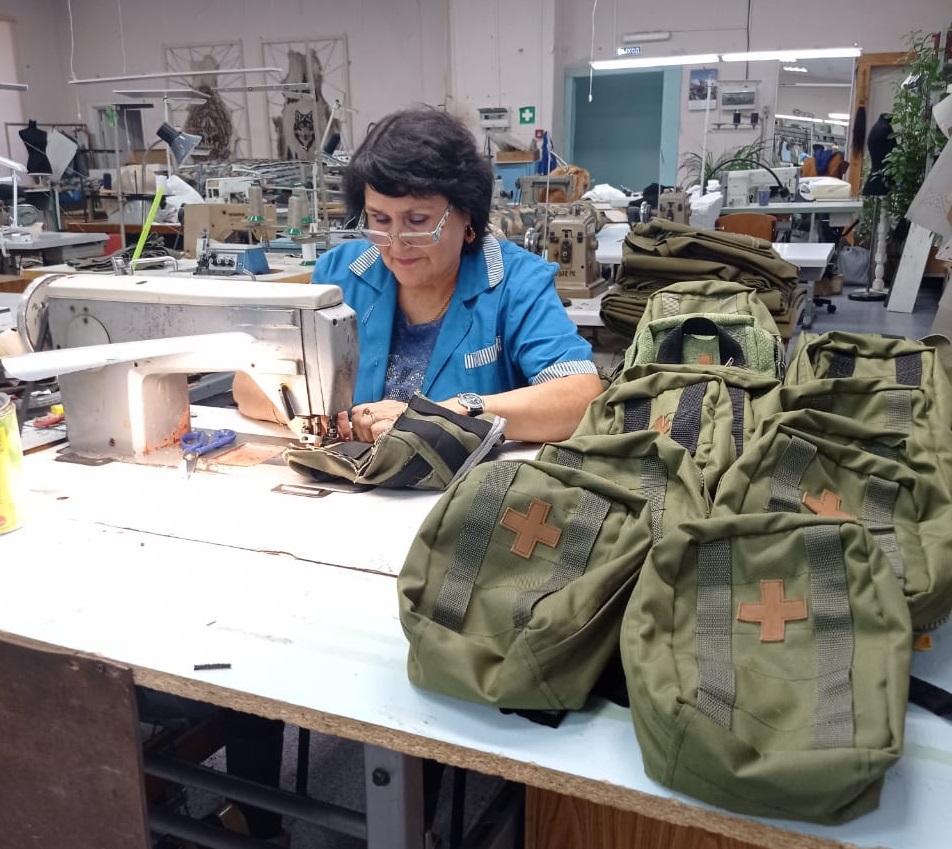 Аптечки, спальные мешки и палатки: Какую помощь  оказывают якутские предприятия мобилизованным