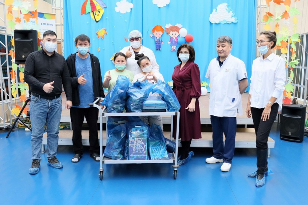 Теплоэнергетики Якутии подарили онкобольным детям игрушки и книги