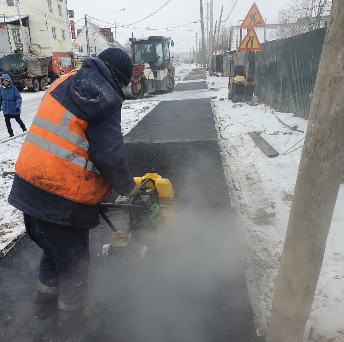 Благоустройство ремонтируемых улиц продолжают в Якутске