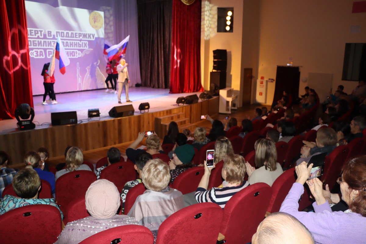 90 тыс рублей собрали на концерте в поддержку мобилизованных в Ленском районе Якутии