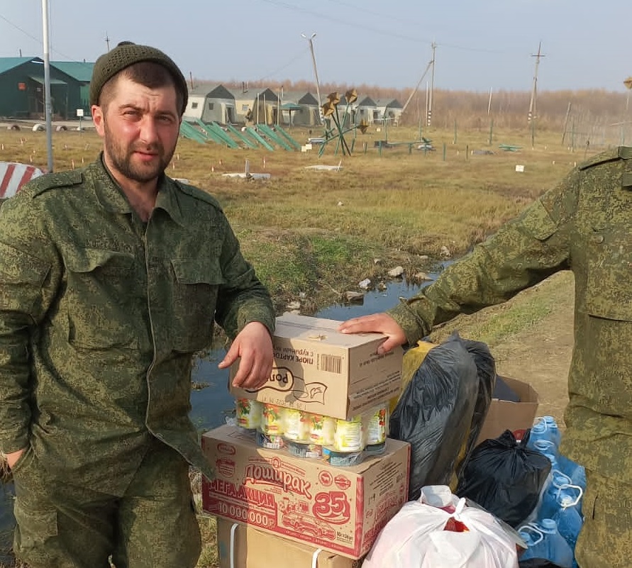 Жители якутского Ленска отправили посылки для мобилизованных земляков