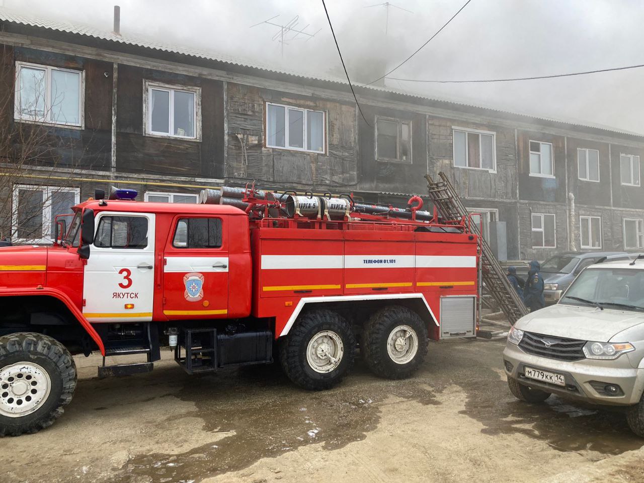 Тела двух человек обнаружили на месте пожара в доме в Якутске