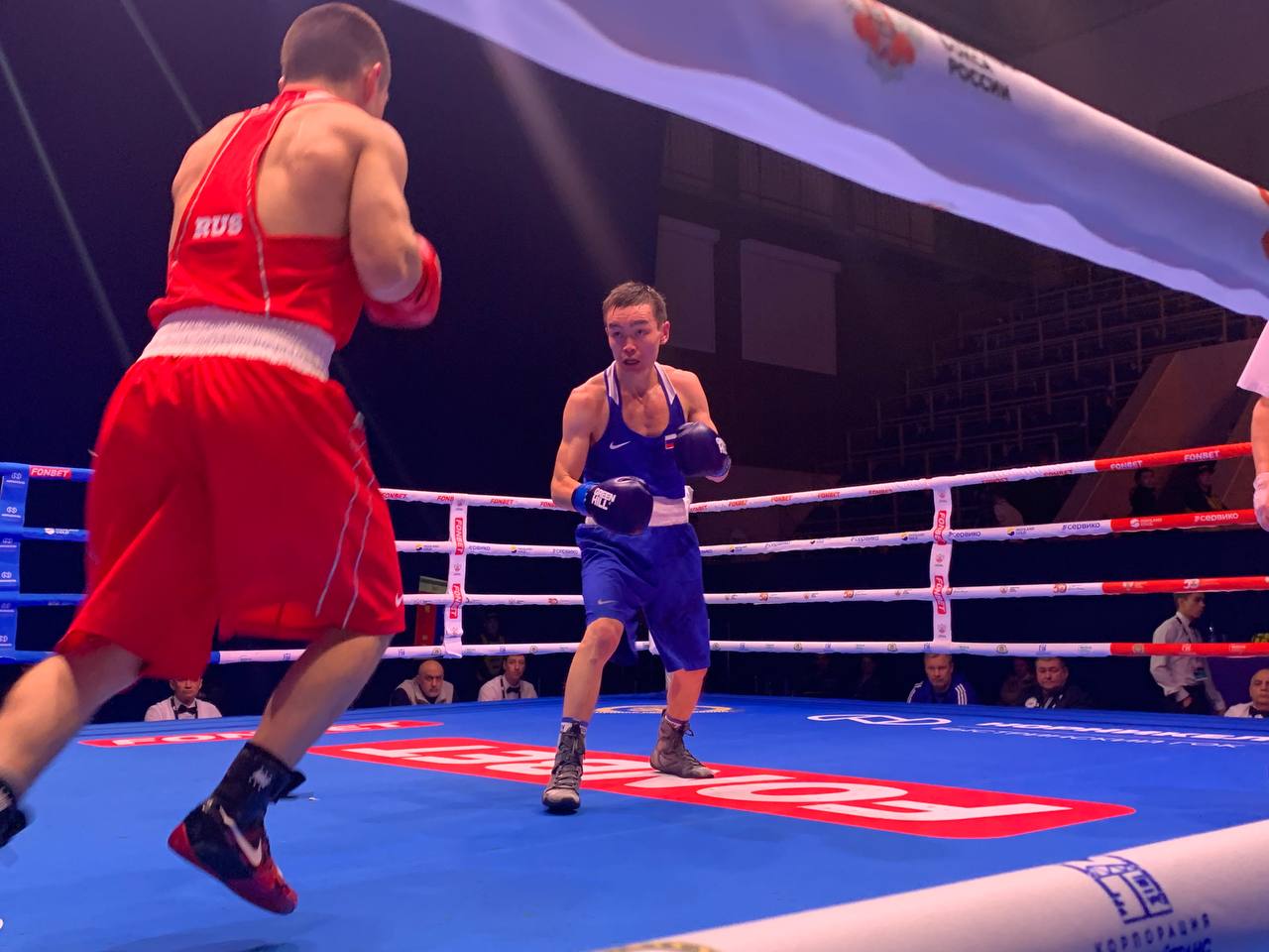 Василий Егоров вышел в полуфинал чемпионата России по боксу