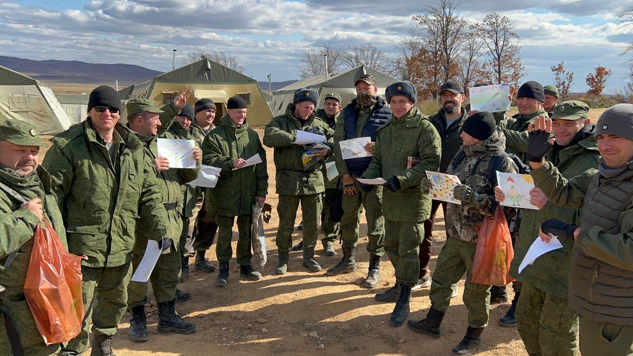 Глава Нерюнгринского района встретился с мобилизованными добровольцами из Якутии под Уссурийском