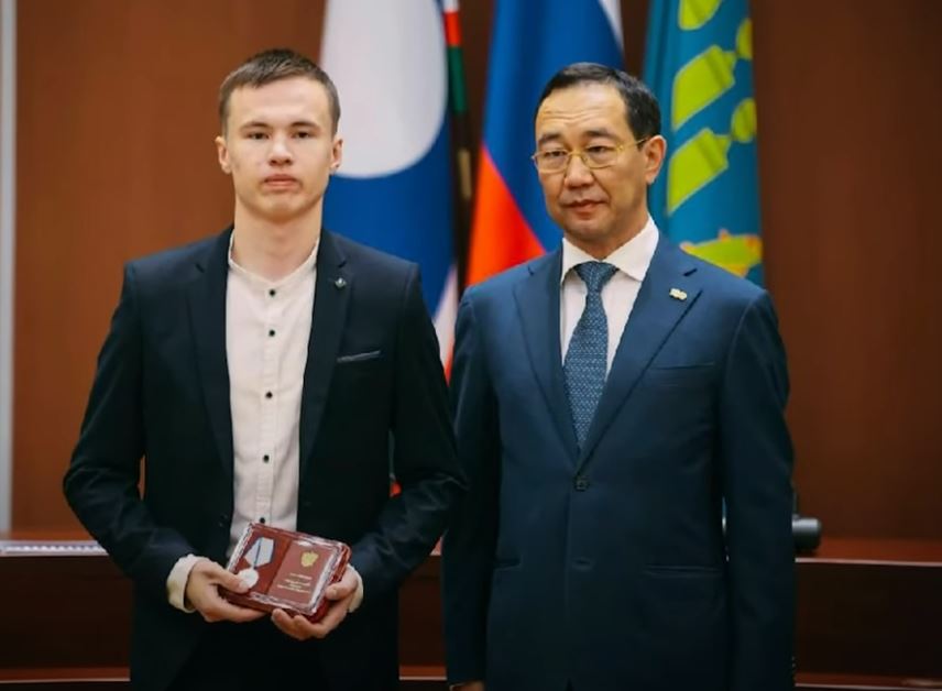 Участника СВО из Нерюнгри в Якутии наградили медалью «За отвагу»