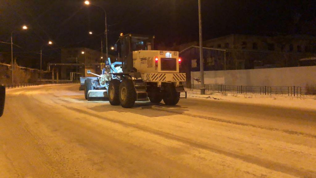 Около 70 единиц спецтехники используют в уборке снега в Якутске