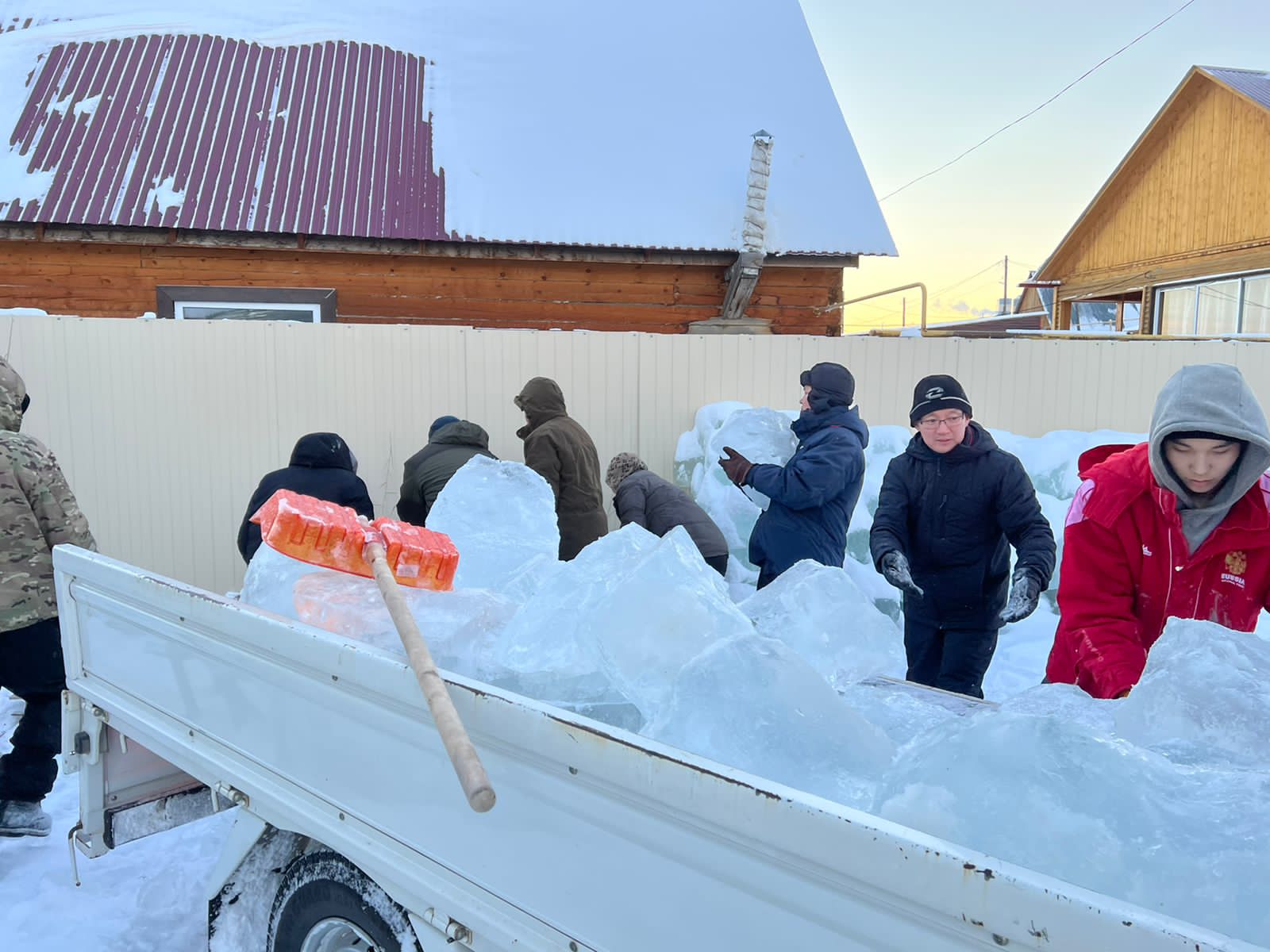 Лед заготовили для семей участников СВО в селе Пригородный