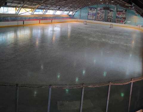 Ремонт хоккейного катка проведут в якутском поселке Серебряный бор