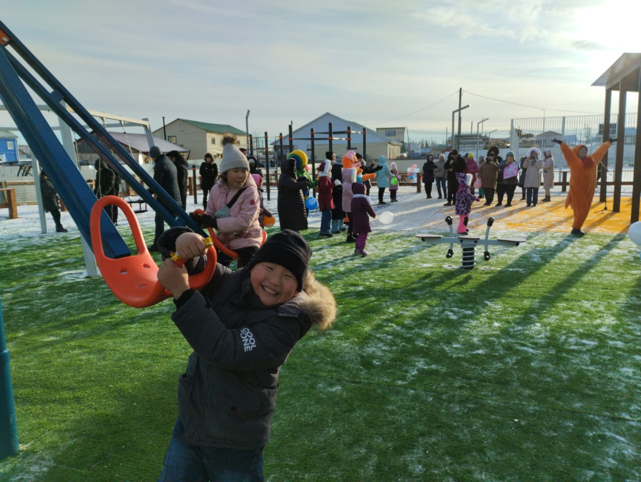 Две детские площадки открыли в селе Сунтар в Якутии