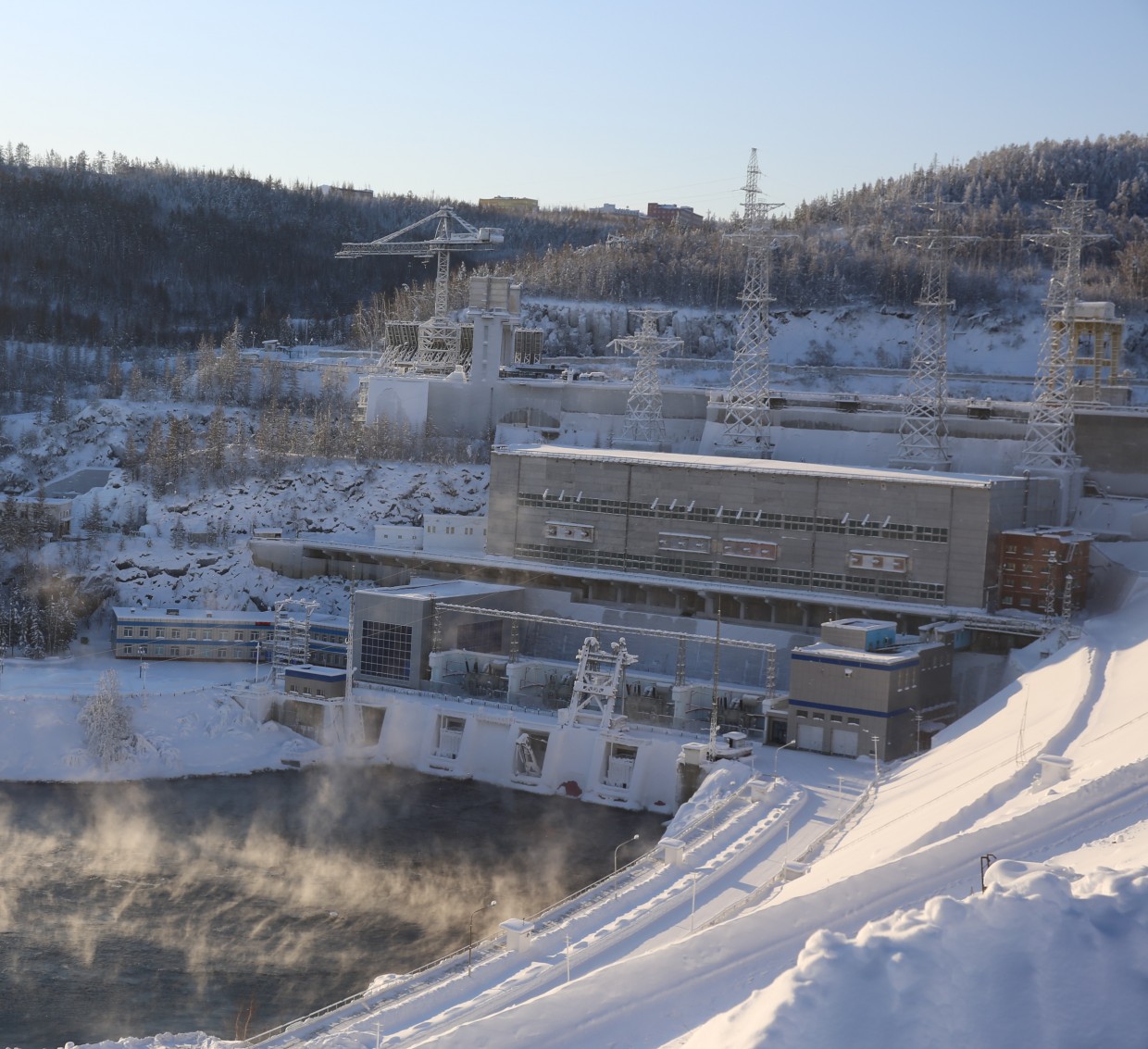 Энергетики опровергли информацию о ЧП на Вилюйской ГЭС в Якутии