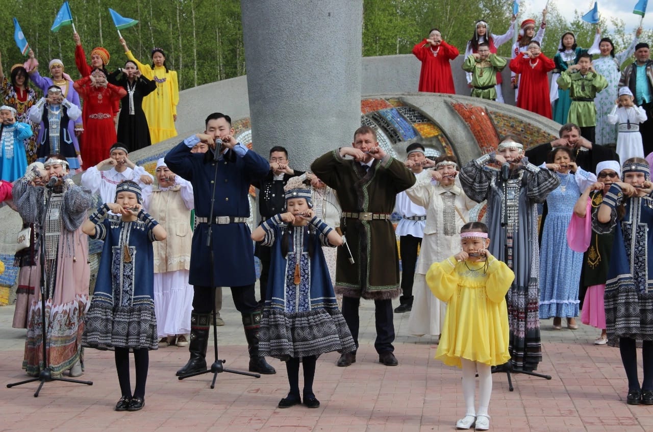 Айсен Николаев поздравил якутян с Днем Хомуса