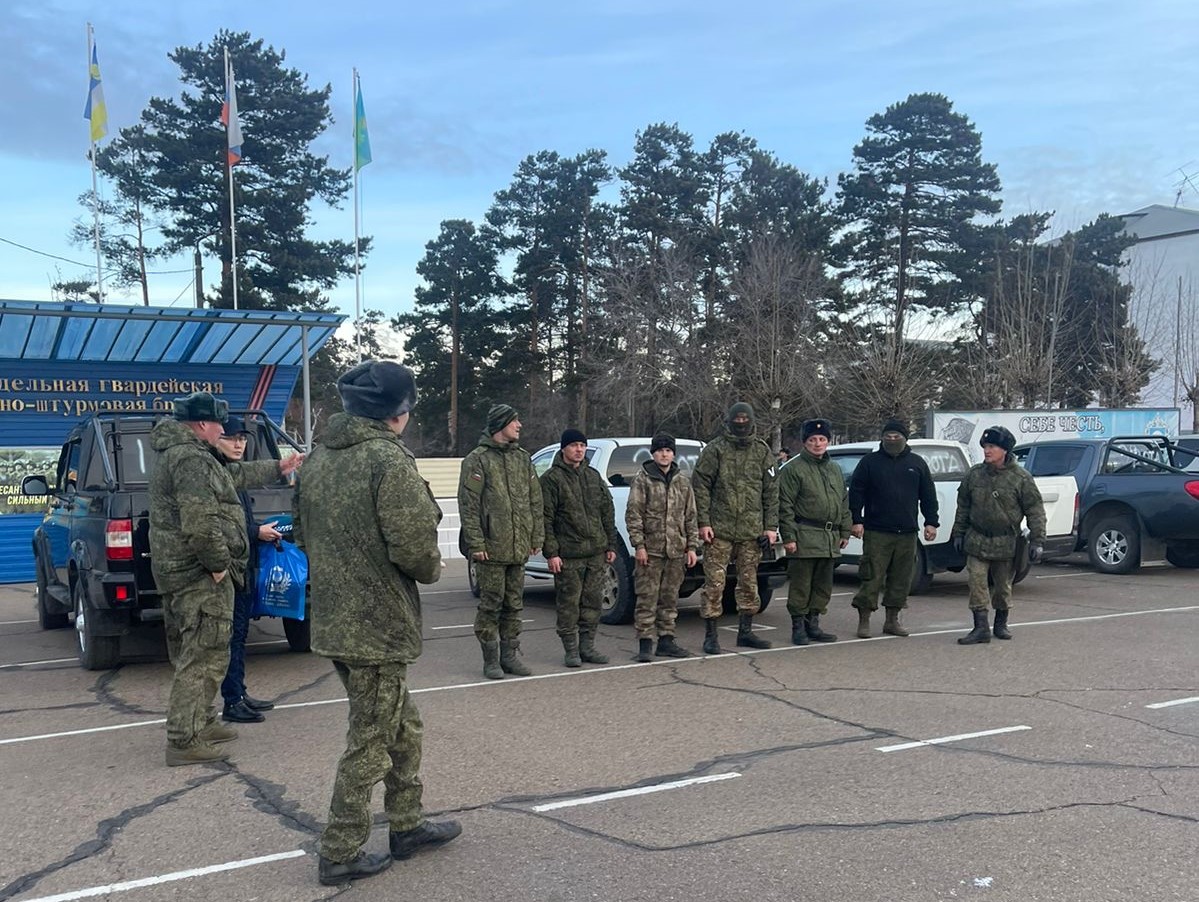 Оперштаб Якутии передал автотранспорт военнослужащим