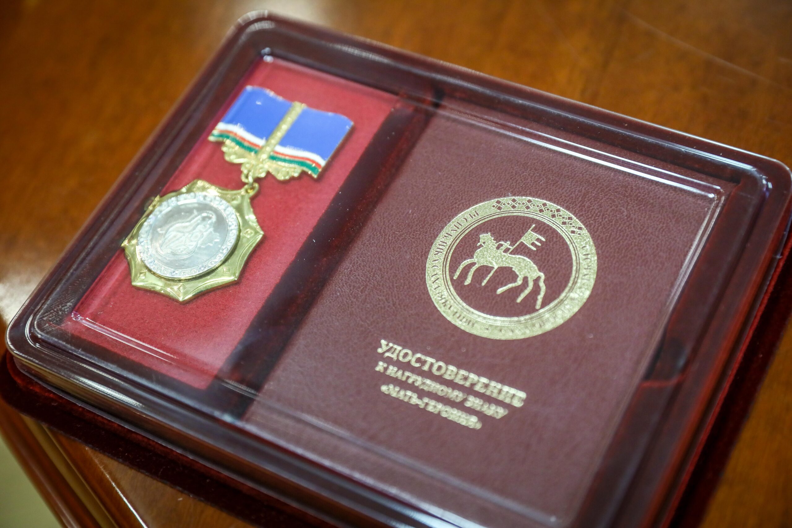 Глава Якутии вручил госнаграды многодетным матерям и женщинам, внесшим вклад в развитие региона