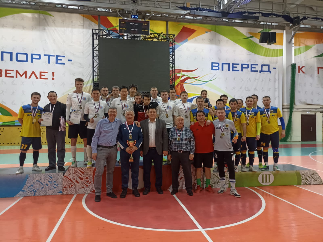 Победителям Кубка главы Якутска по мини-футболу вручили награды
