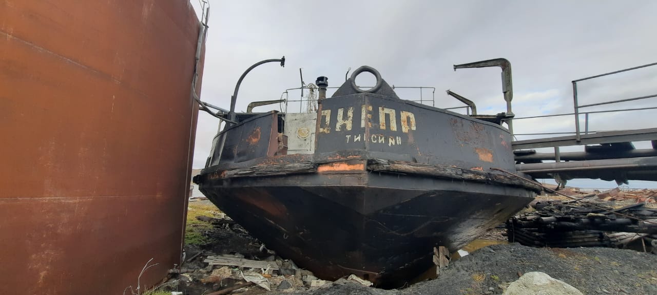 Факт разлива нефтепродуктов из судна «Днепр» в бухте якутского Тикси не подтвердился
