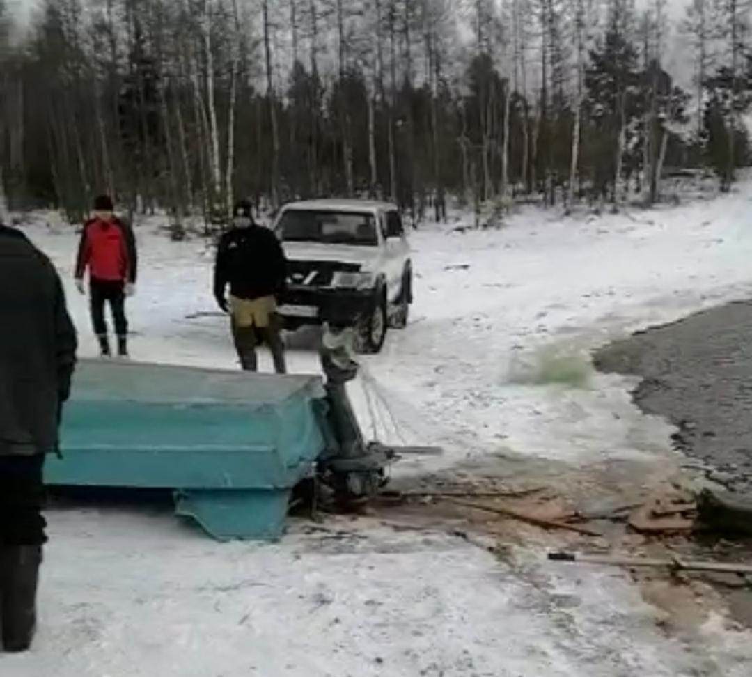 Три человека пропали без вести в районе Вилюйского водохранилища в Якутии