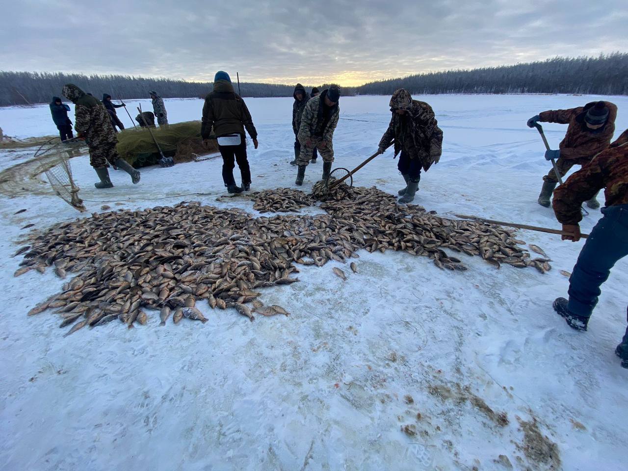 Участники подледной рыбалки раздали часть улова семьям мобилизованных в Якутии