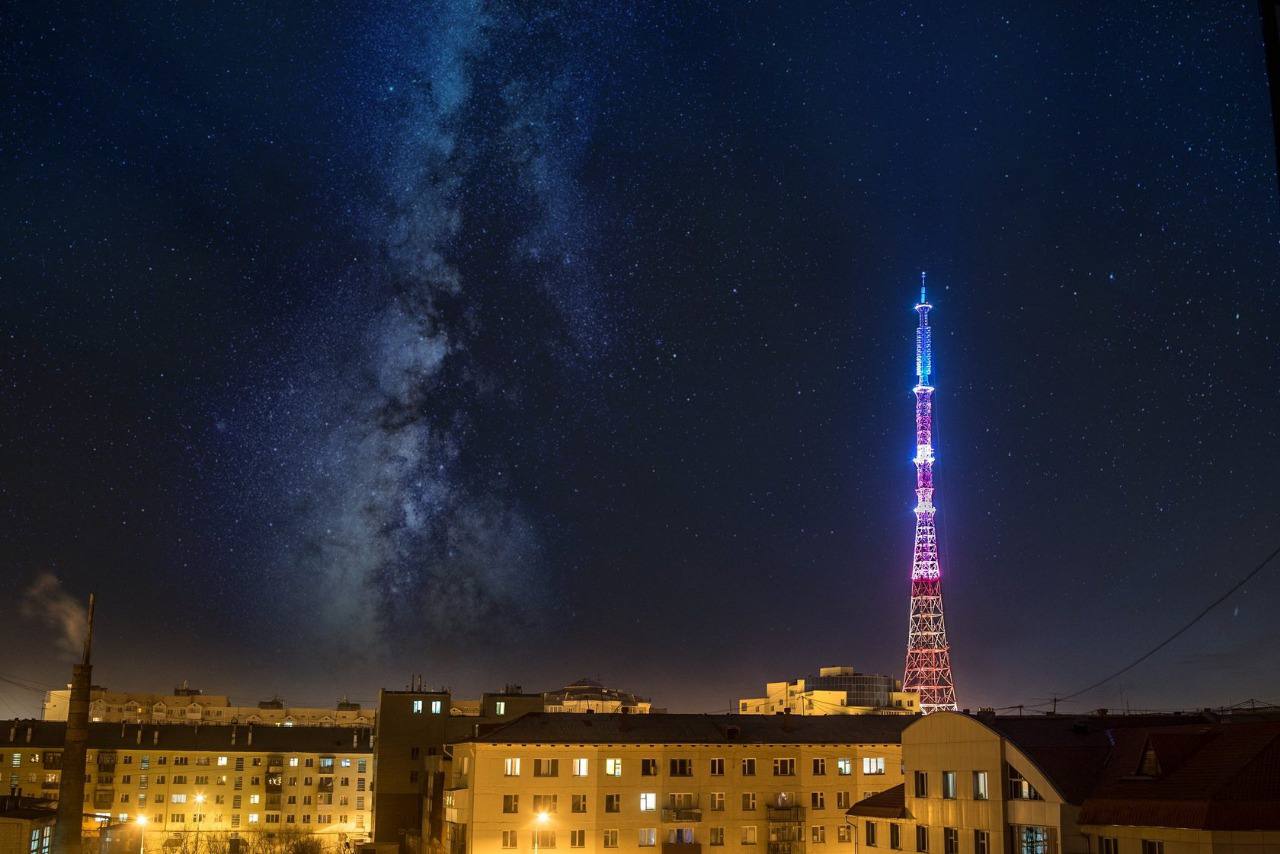 Подсветку включили на якутской телебашне в честь Всемирного дня телевидения