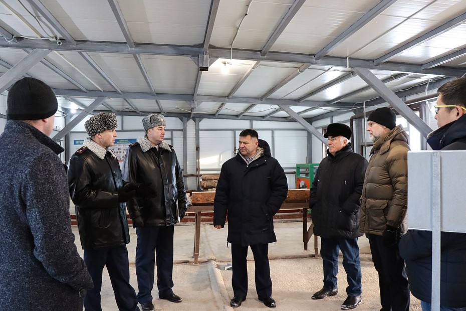 Члены правительства Якутии ознакомились с производственными возможностями колонии №6