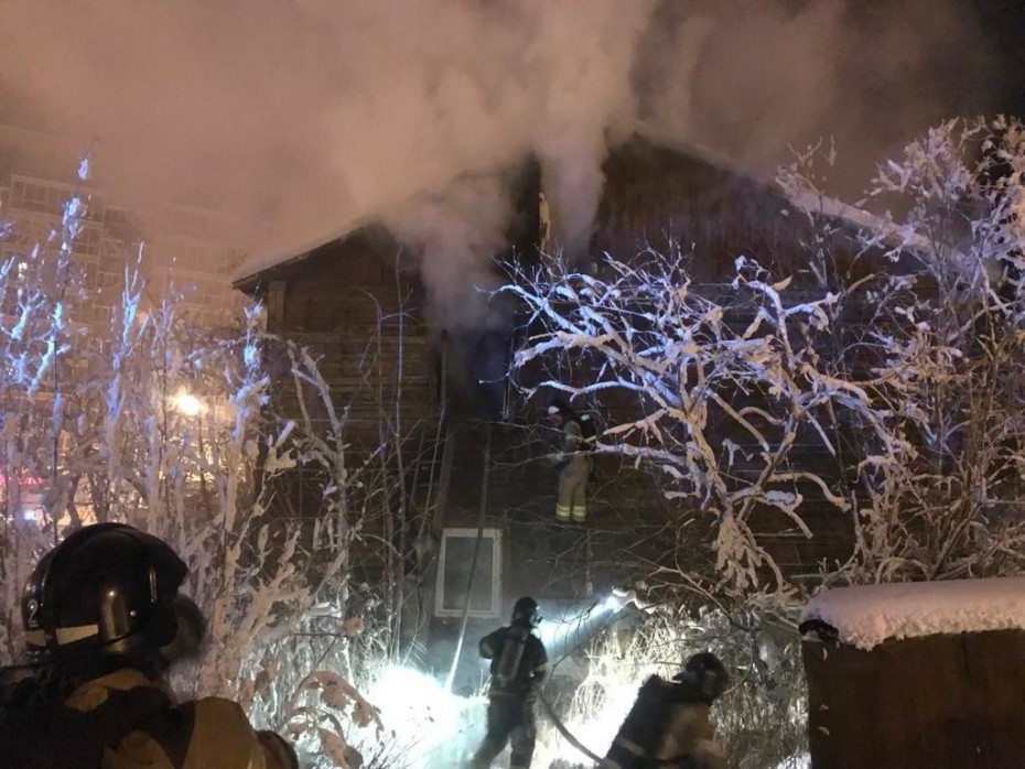 Пожилая женщина погибла при пожаре в жилом доме по улице Пионерская в Якутске