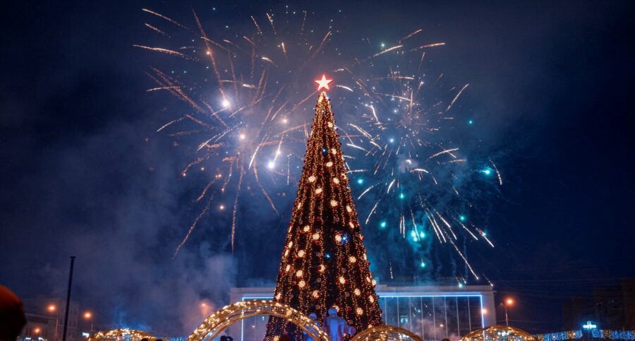 Первую в России новогоднюю елку зажгут в Якутии 1 декабря