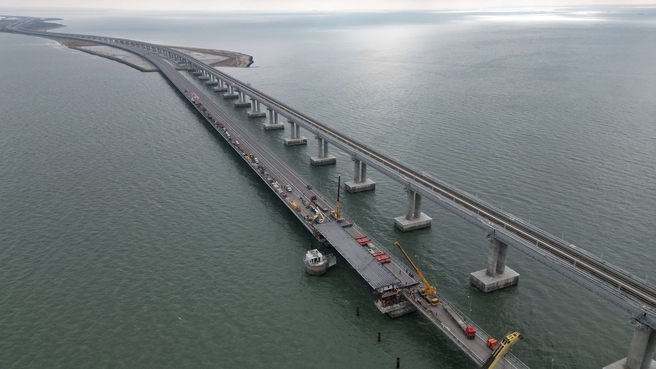 Марат Хуснуллин: Завершена надвижка первого пролетного строения Крымского моста