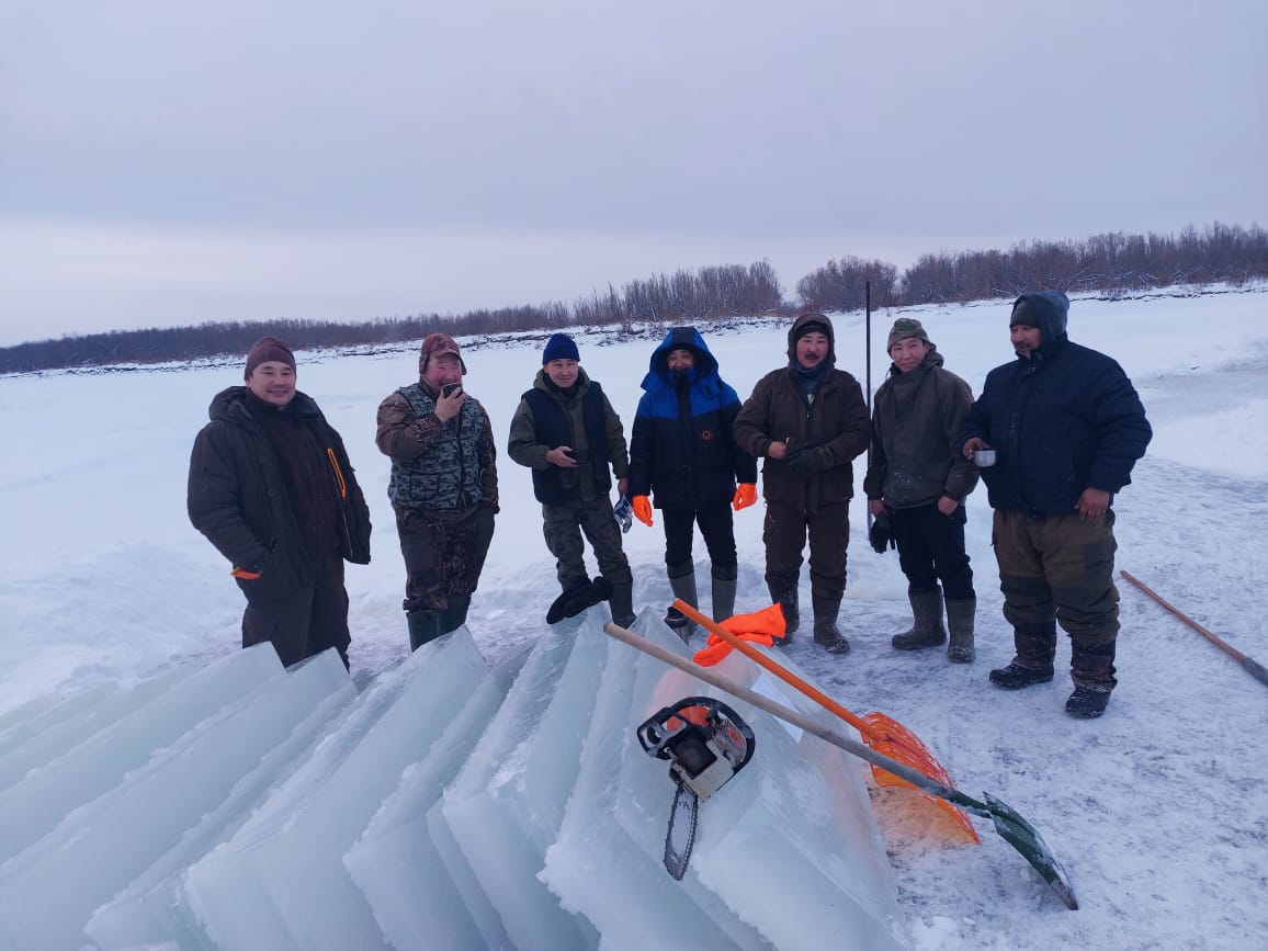 Более 100 семьям помогли с заготовкой льда в Хангаласском районе Якутии