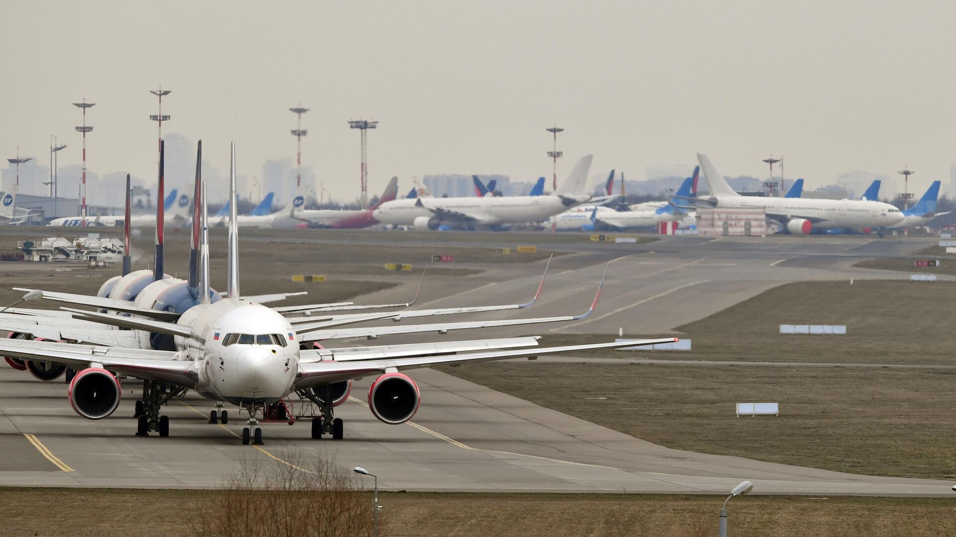 Ограничение полетов в аэропорты юга и центральной части РФ продлили до 15 декабря