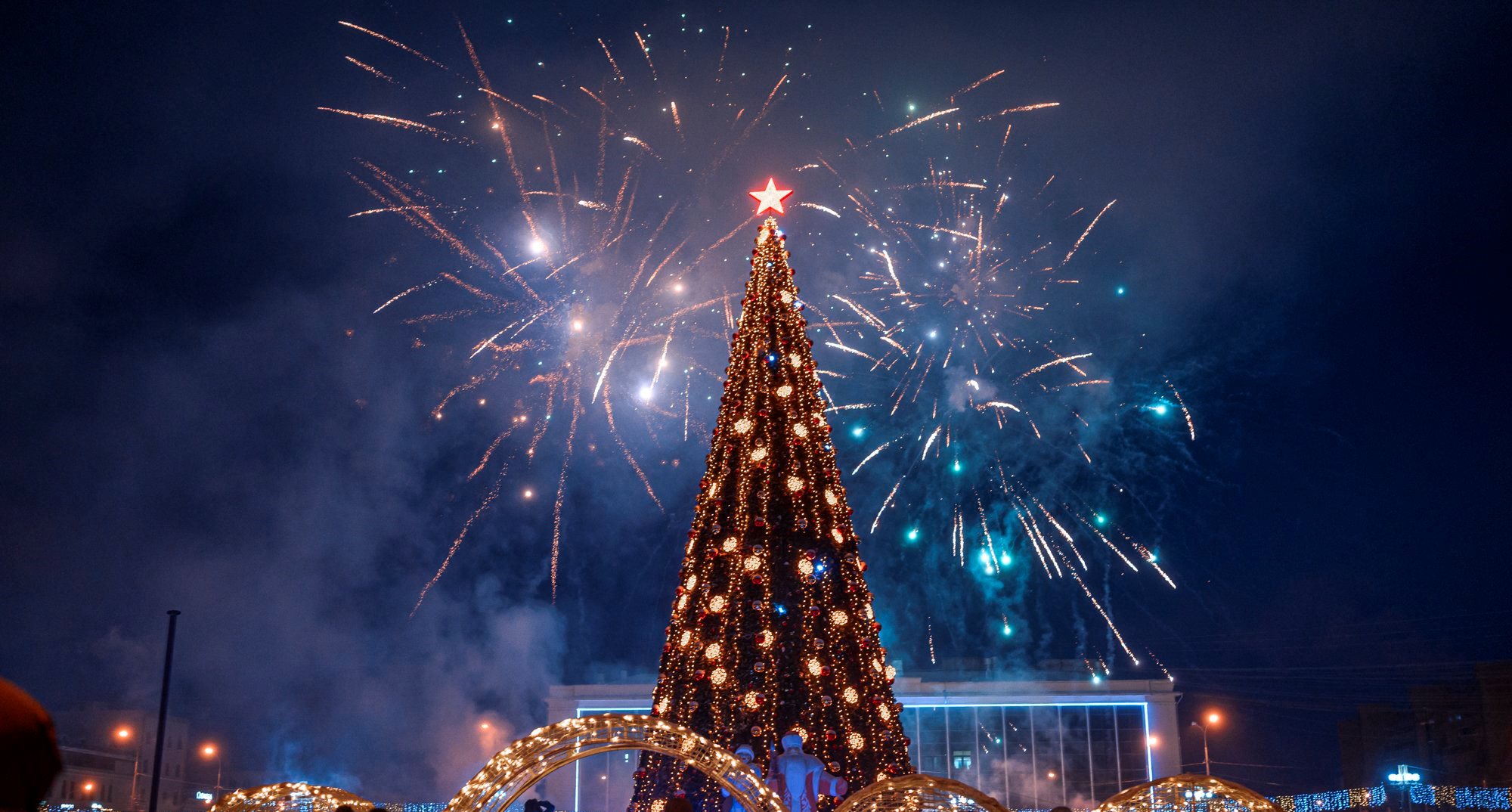 Первую новогоднюю елку России зажгут в Якутске сегодня