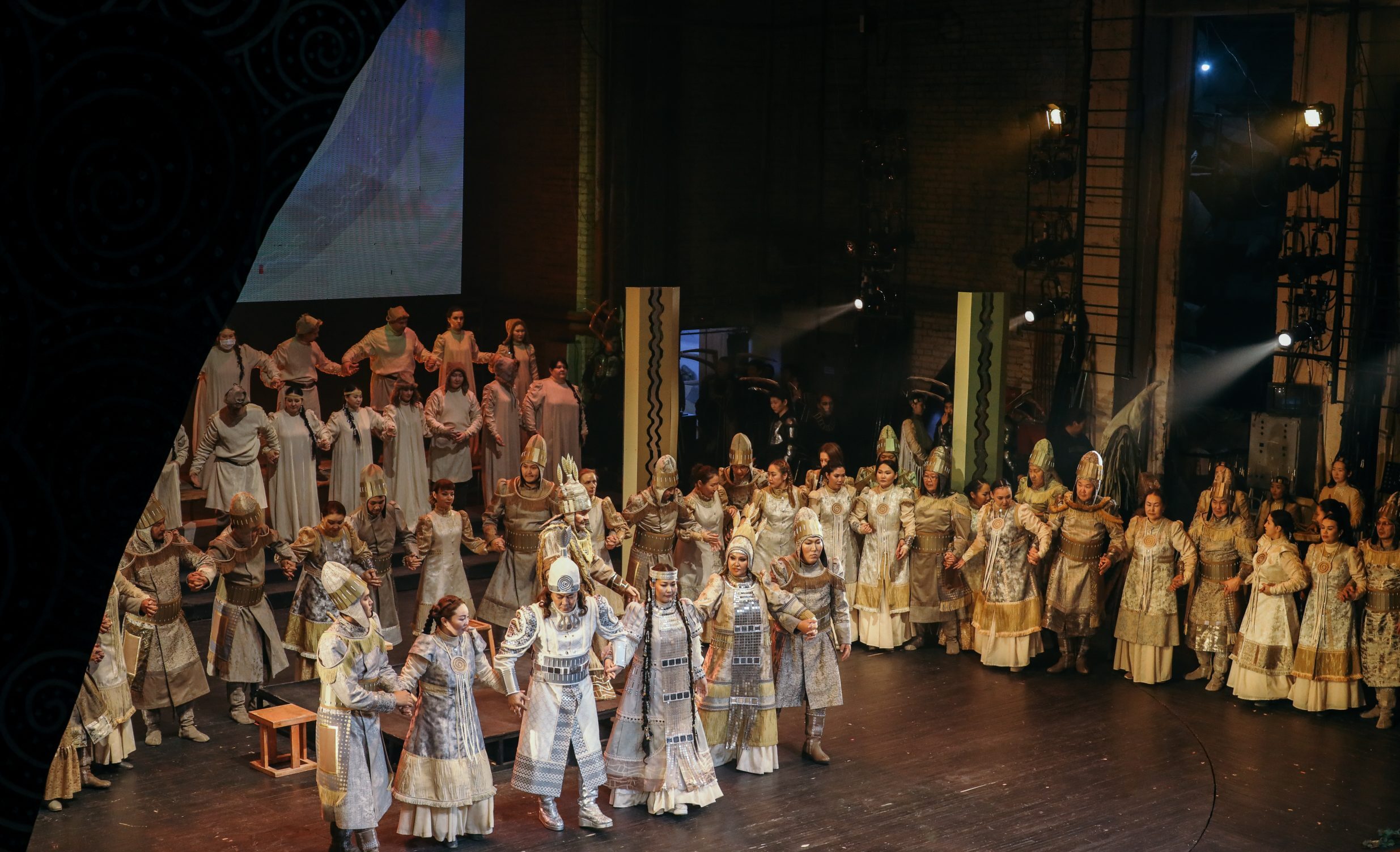 Жители и гости Санкт-Петербурга с восторгом приняли премьеру якутской оперы «Ньургун Боотур»