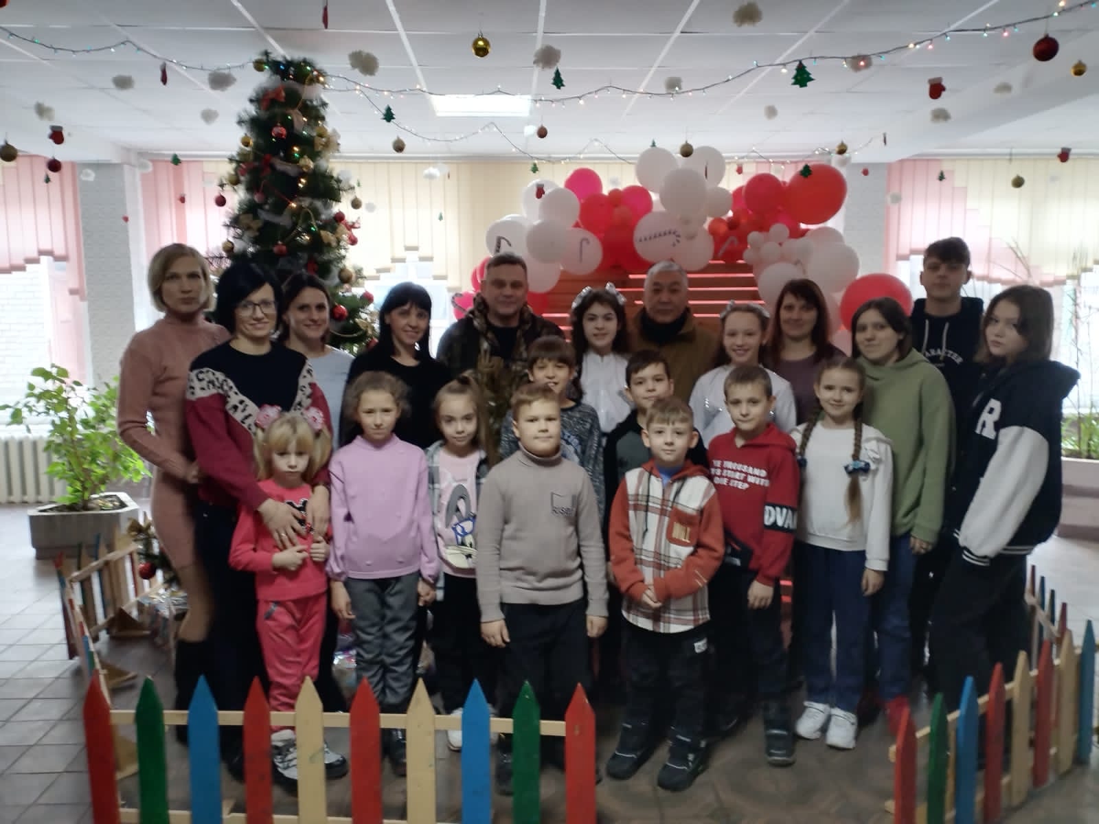 Детям города Кировское ДНР передали новогодние подарки из Якутии