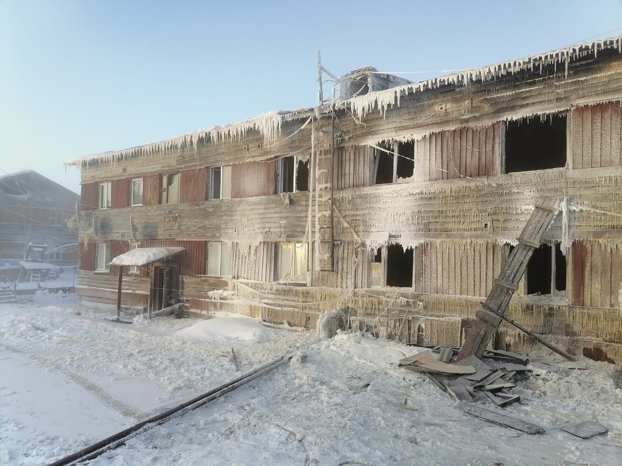 Пострадавшим при пожаре в якутском селе Чурапча оказывают необходимую помощь
