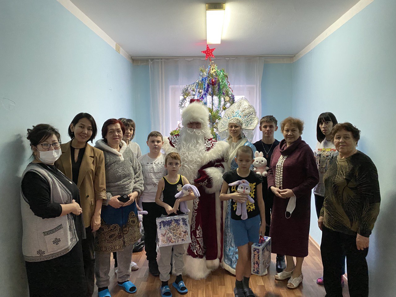 Минтруд Якутии организовал новогодний сюрприз детям в пункте временного размещения