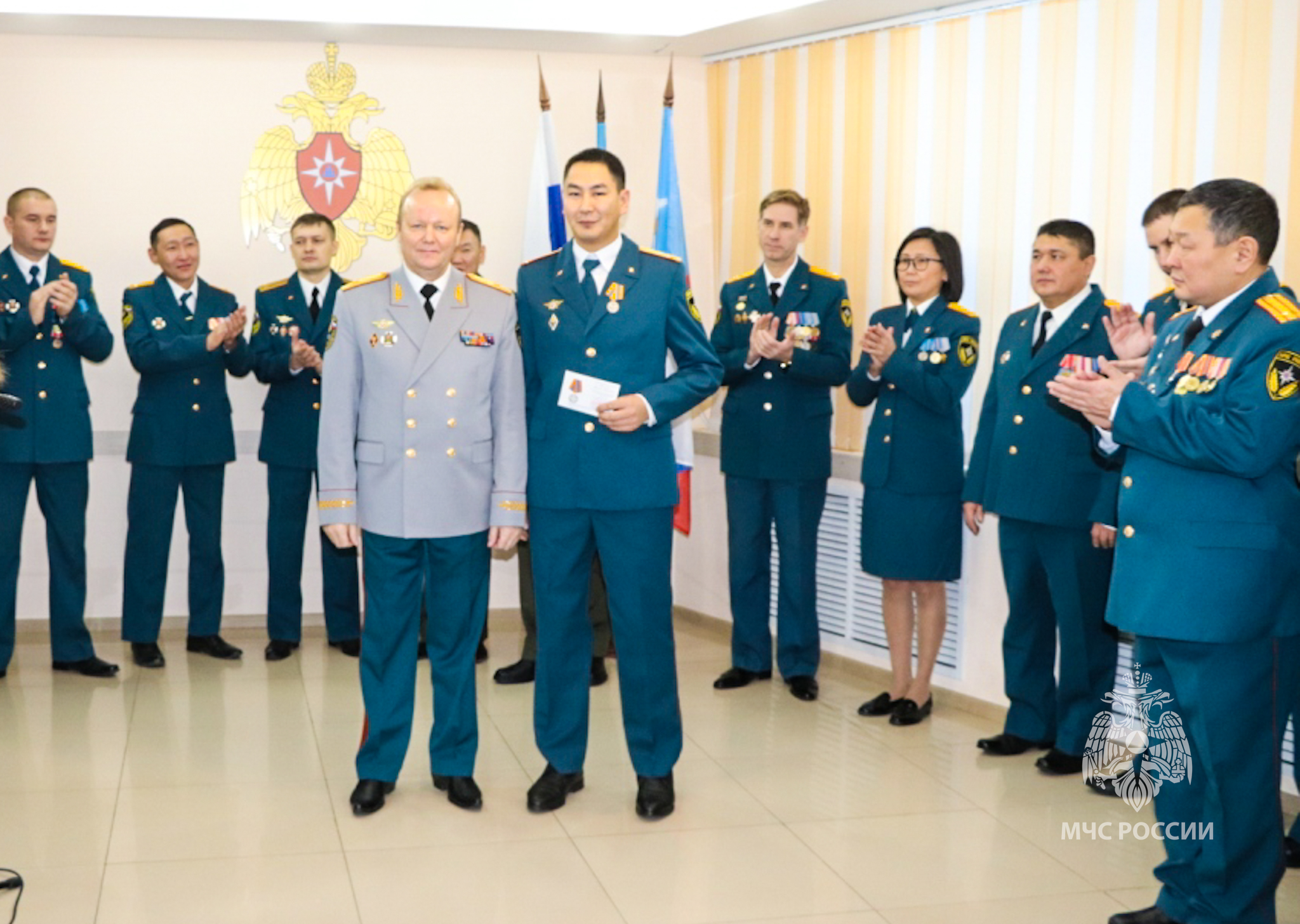 Специалистов МЧС РФ поздравили в Якутии с Днем спасателя