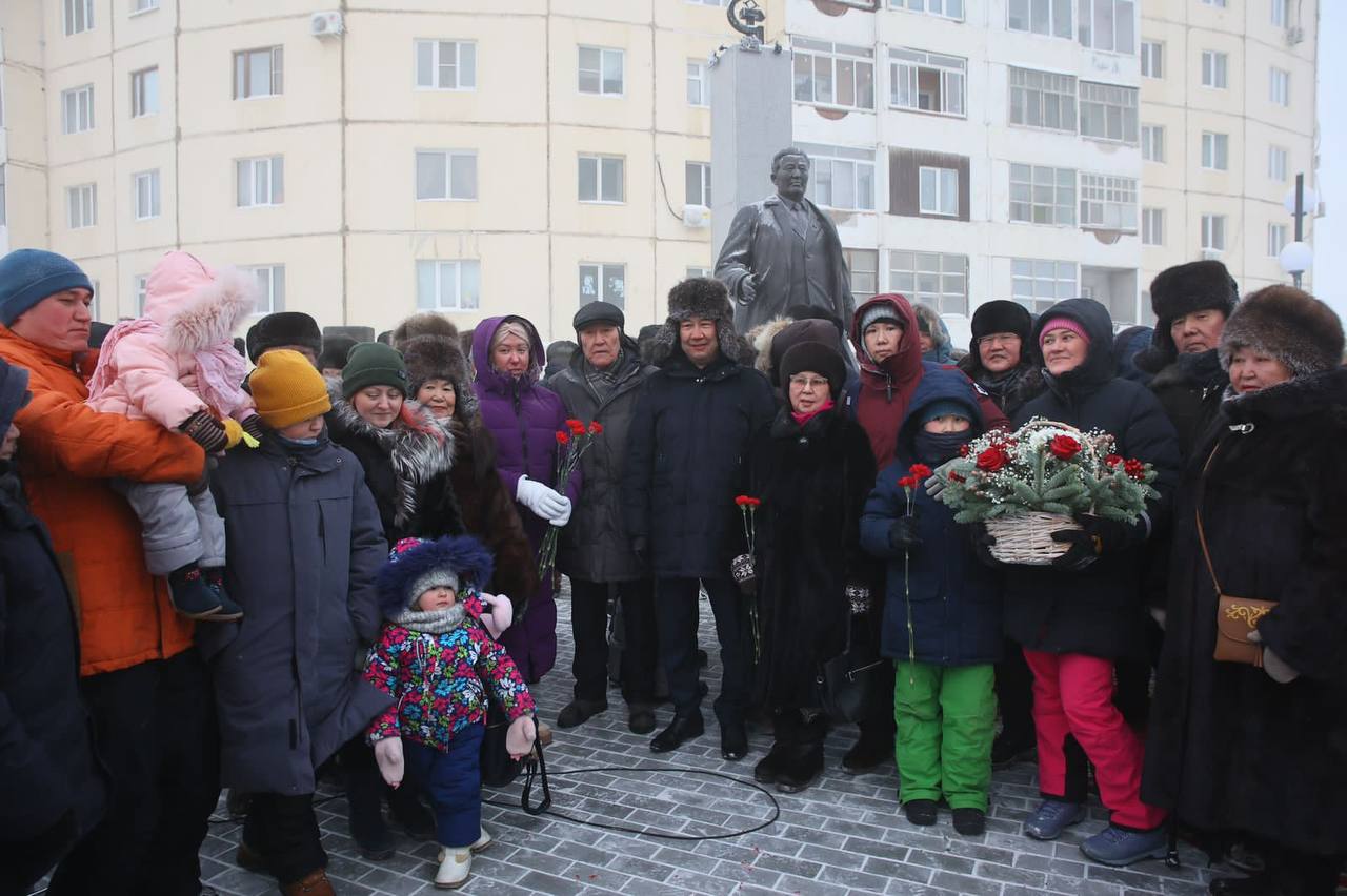 Памятник советскому и партийному руководителю Семену Борисову открыли в Якутске