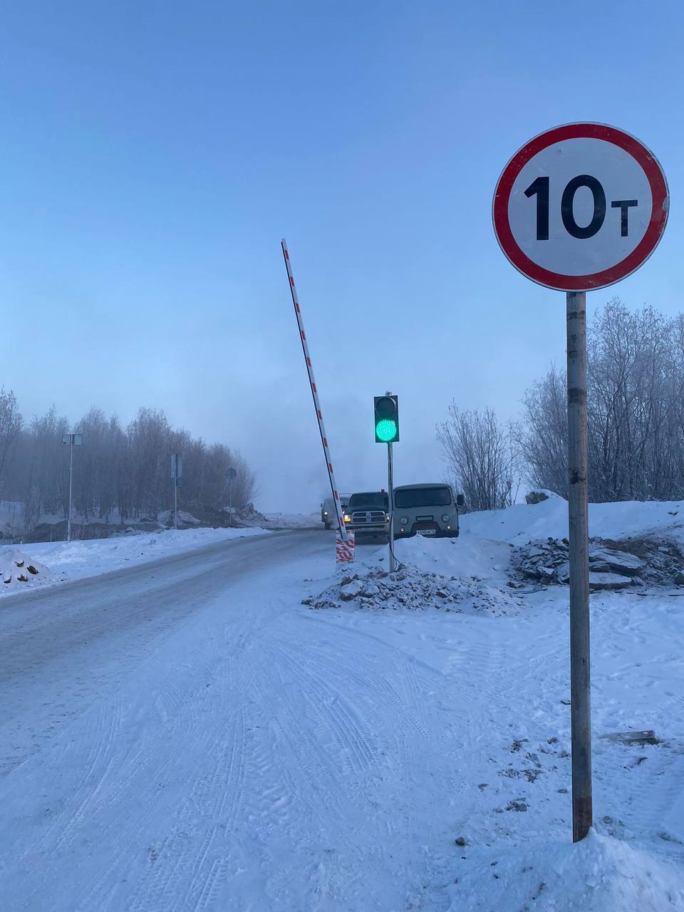 Ледовый автозимник через Хатассы открыли на реке Лене в Якутии
