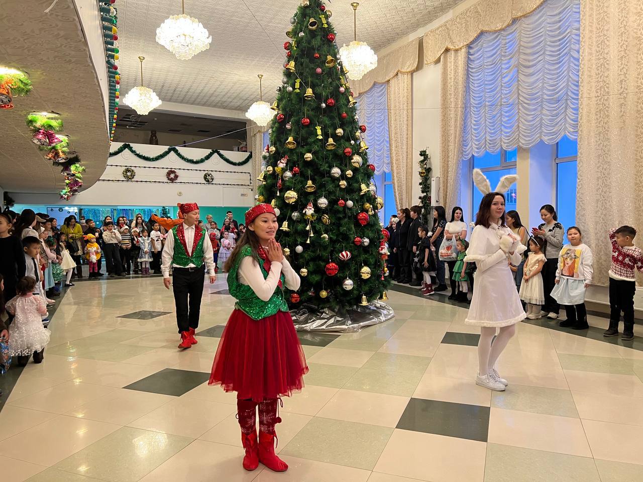 Детям участников СВО показали новогодние представления в Якутске