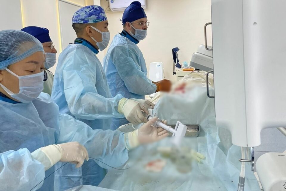 Пяти пациентам республиканской больницы № 2 провели операции с помощью нового аппарата в Якутии