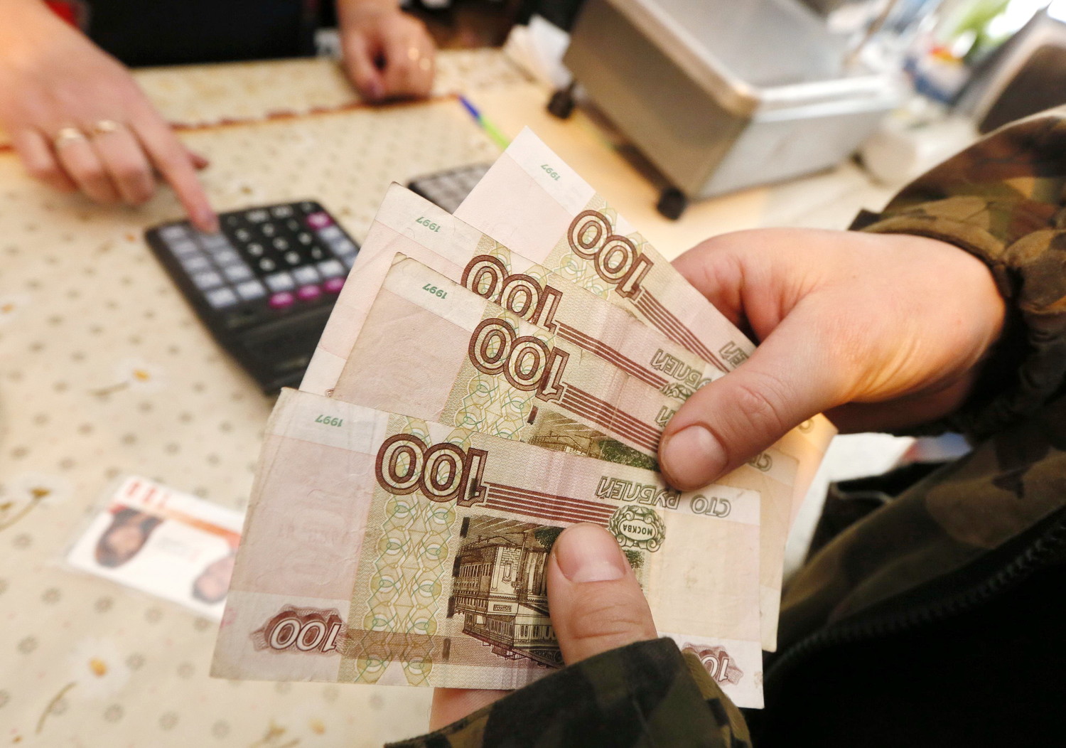 Зарплату бюджетников проиндексируют в России в январе 2023 года