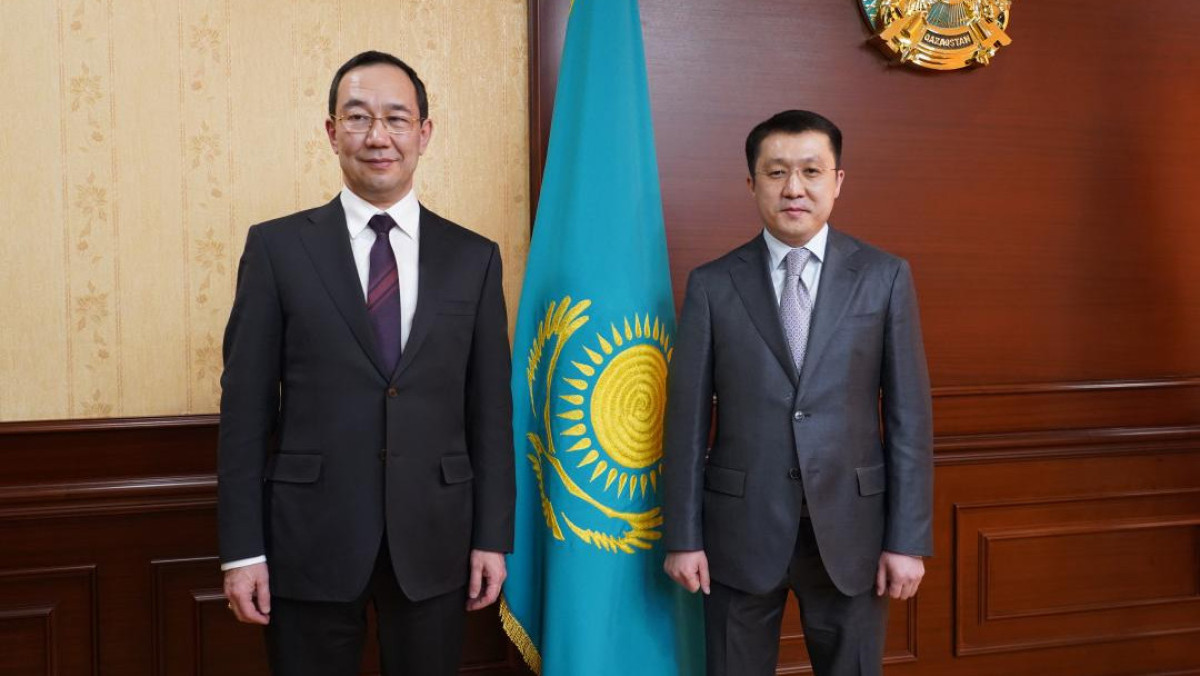 Якутия и Казахстан рассмотрели перспективы открытия авиарейсов между республиками