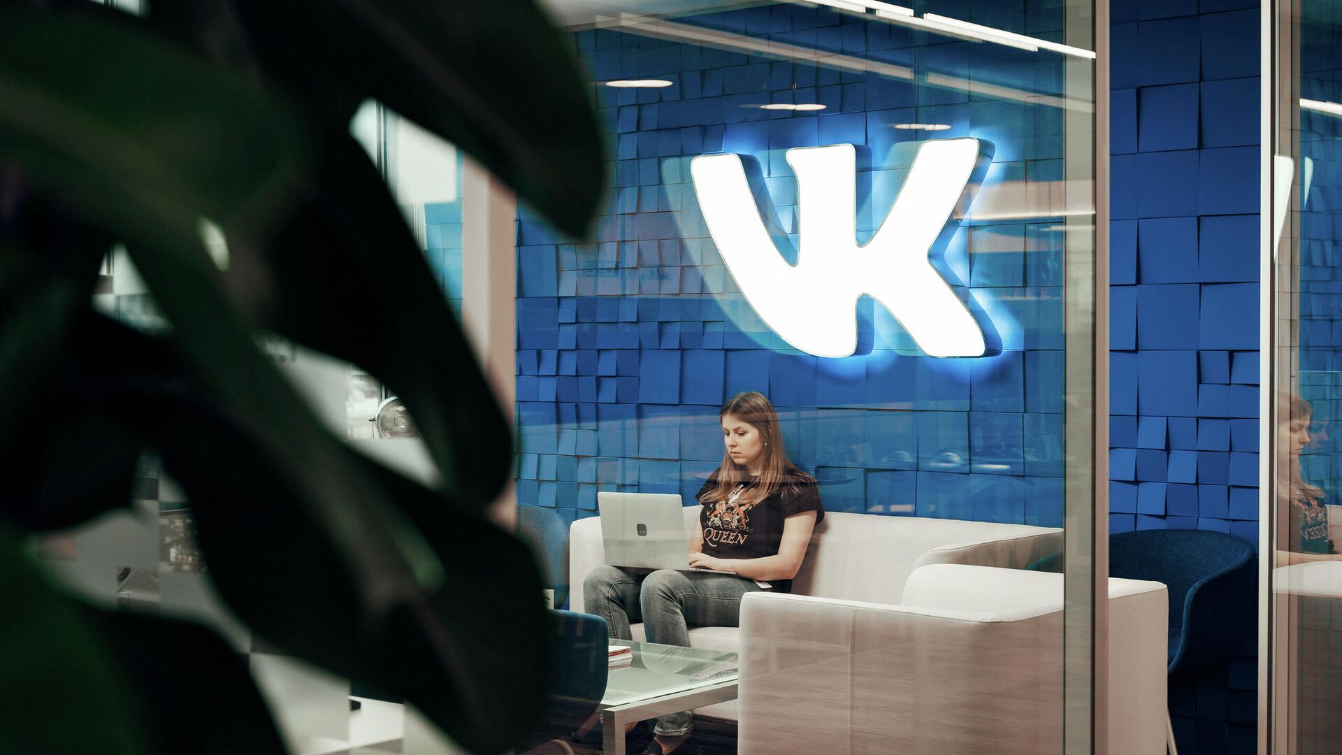 Соцсеть «Вконтакте» разработает сервис для распознавания фейков на фото и видео
