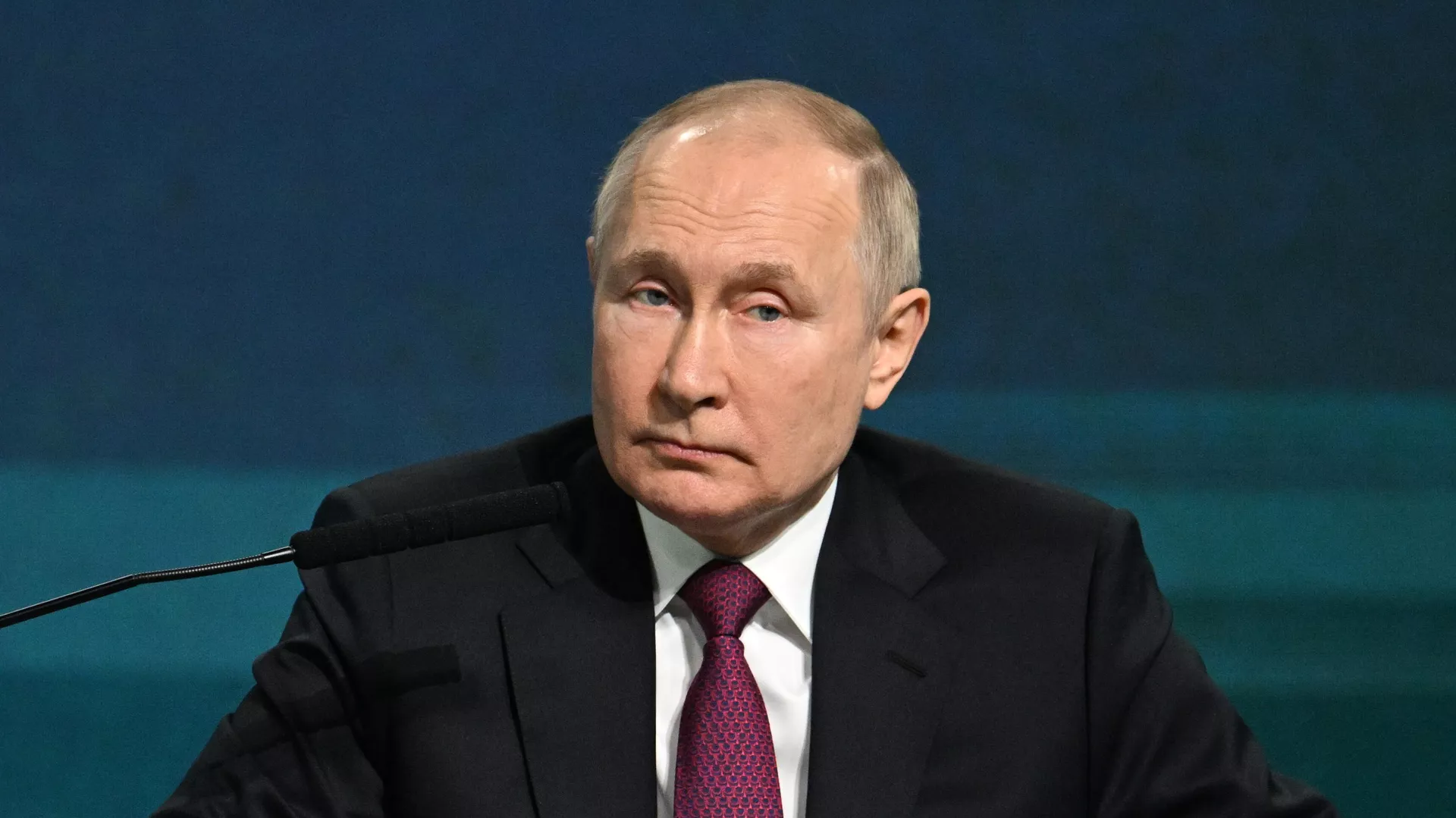 Путин поручил разработать механизм выплат похищенных мошенниками средств